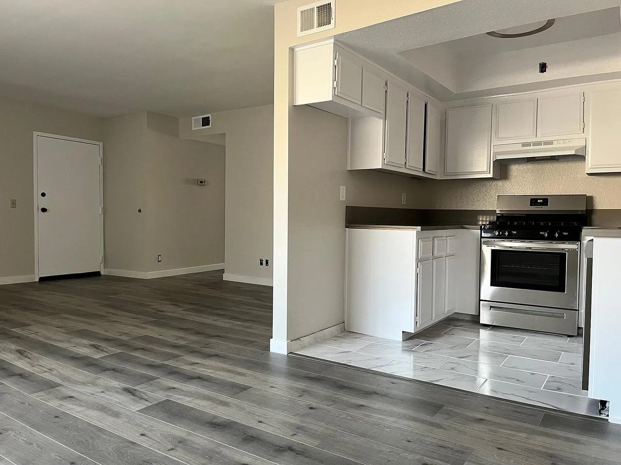 544 E Tujunga Ave #204 - Photo 6 of 14