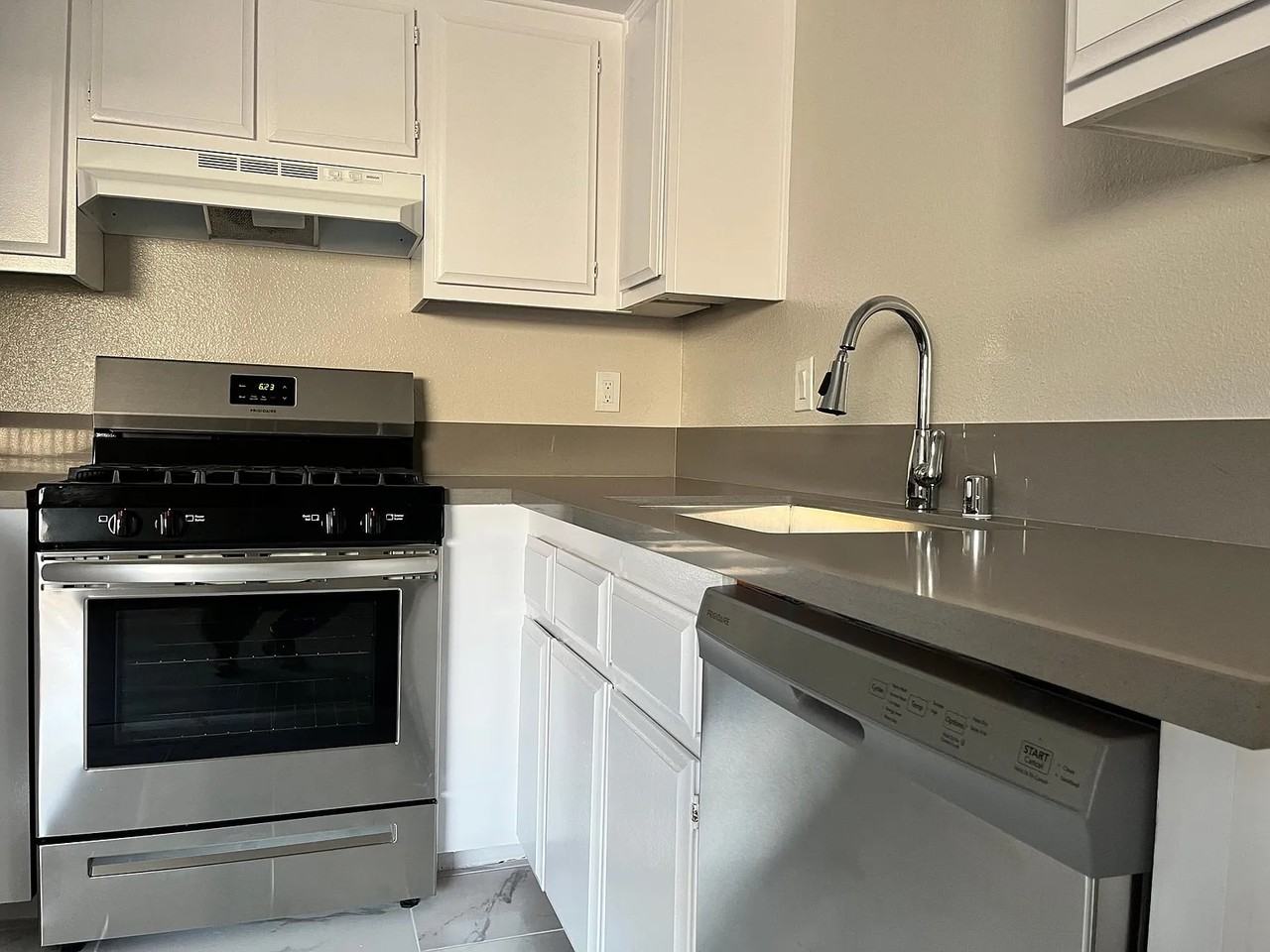 544 E Tujunga Ave #204 - Photo 7 of 14