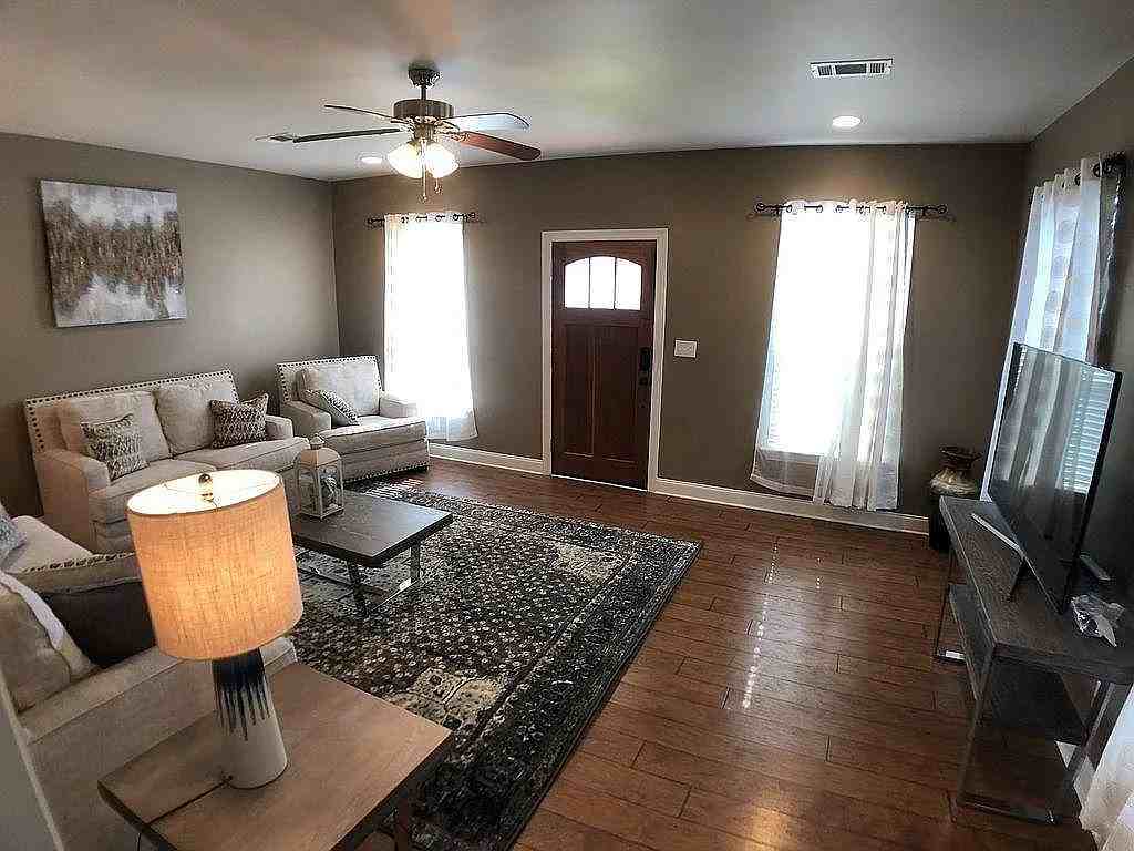 2435 Robert St #1 - Photo 4 of 25