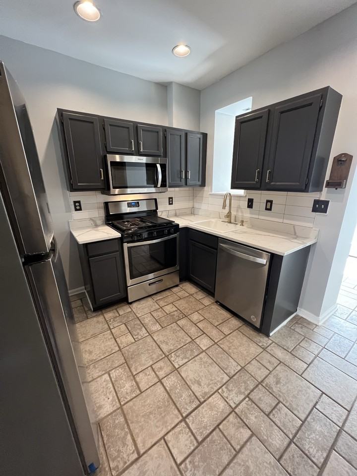 627 Harvey St #MAIN - Photo 2 of 21