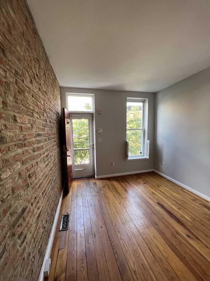 627 Harvey St #MAIN - Photo 3 of 21