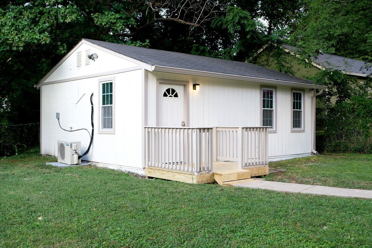 925 Fairwin Ave #B - Photo 2 of 19