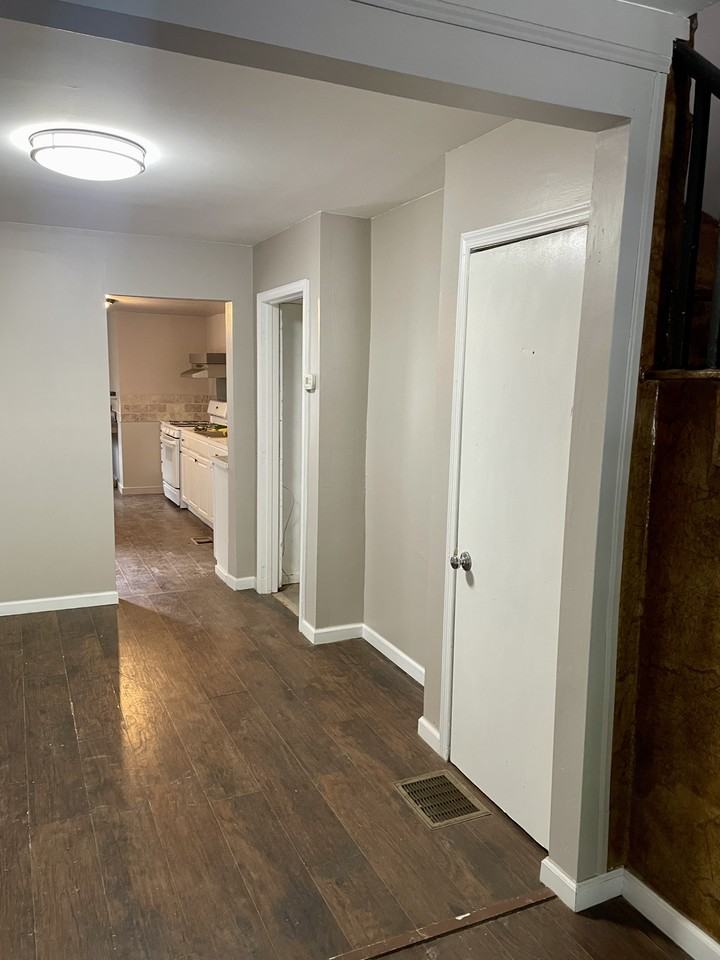 216 York St #NA - Photo 4 of 34