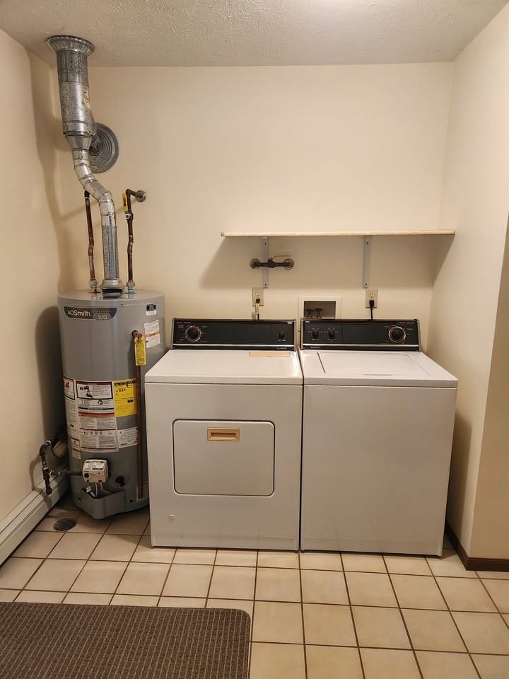 4434 Manhattan W #C - Photo 3 of 9