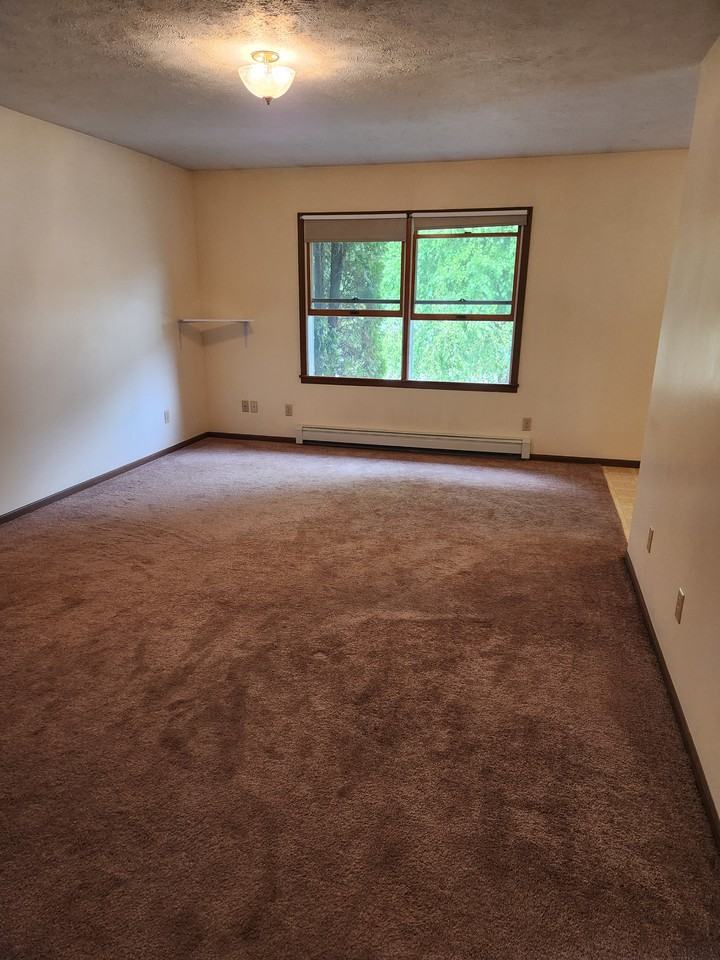 4434 Manhattan W #C - Photo 4 of 9