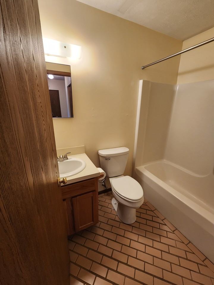 4434 Manhattan W #C - Photo 7 of 9