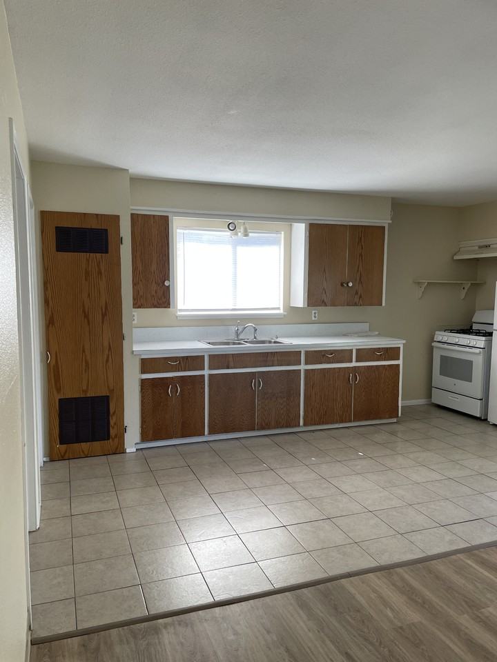 1300 Vista Dr #B - Photo 2 of 4