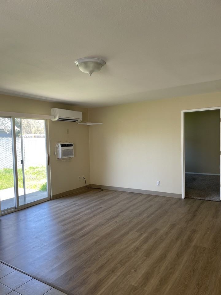 1300 Vista Dr #B - Photo 3 of 4