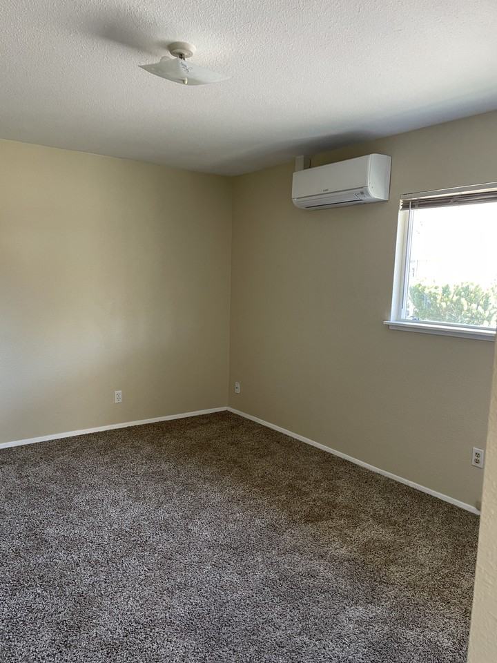 1300 Vista Dr #B - Photo 4 of 4