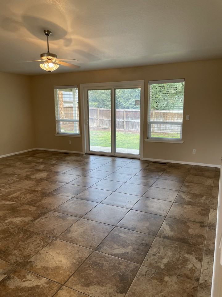 1255 Se Krystin Pl #NA - Photo 4 of 13