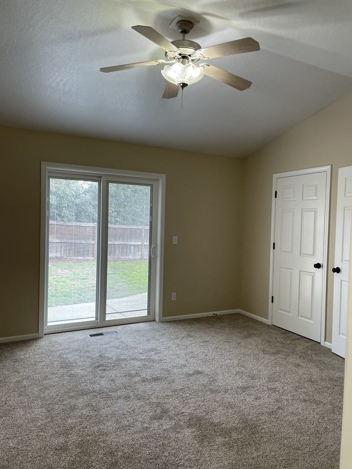 1255 Se Krystin Pl #NA - Photo 5 of 13