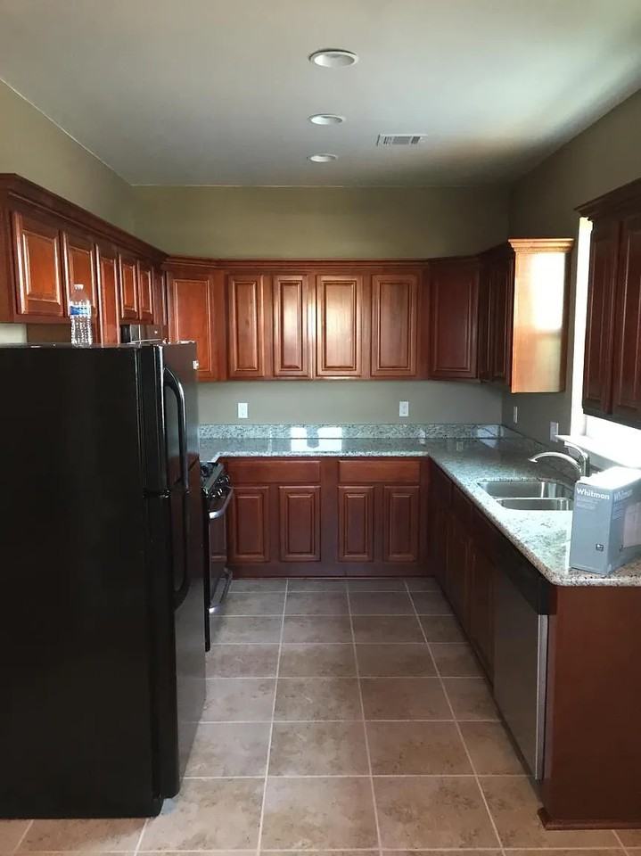 2437 Robert St #NA - Photo 3 of 12