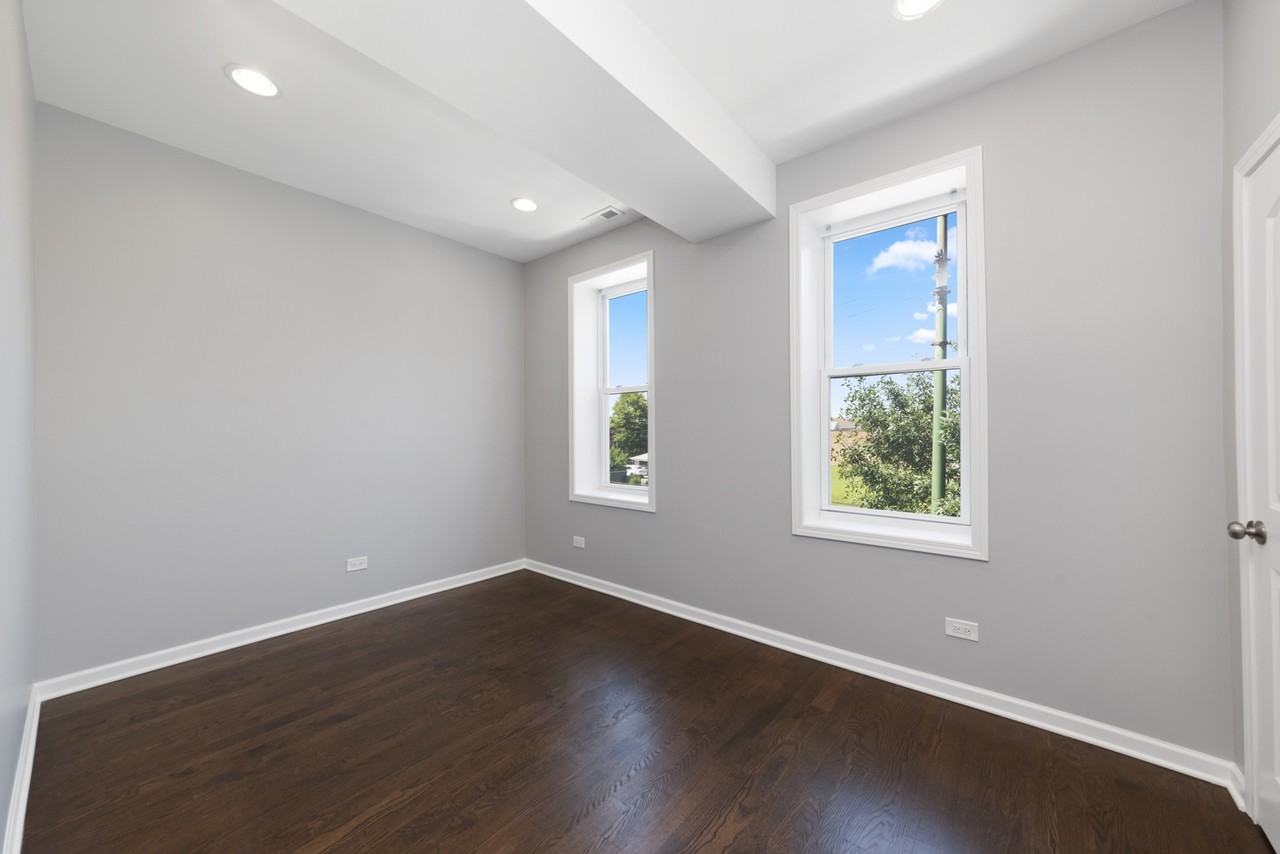 1603 S Wood St #2F - Photo 5 of 11