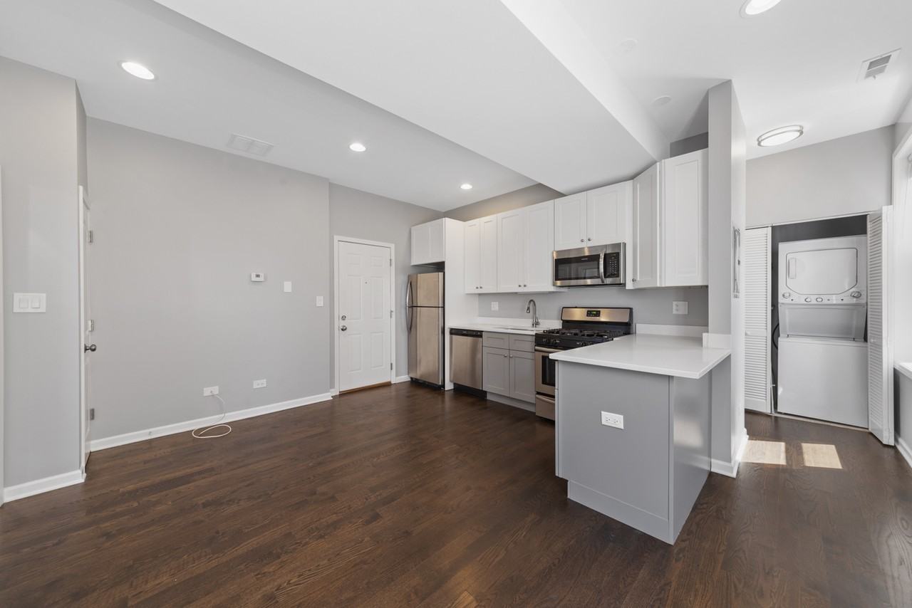 1603 S Wood St #2F - Photo 6 of 11