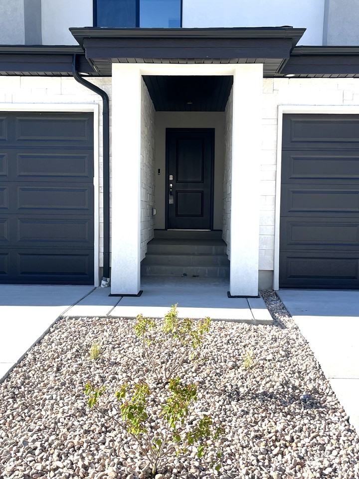 294 E Glencoe Dr - Photo 3 of 49