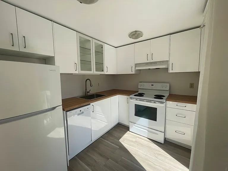 2633 Columbia Street #5 - Photo 2 of 17