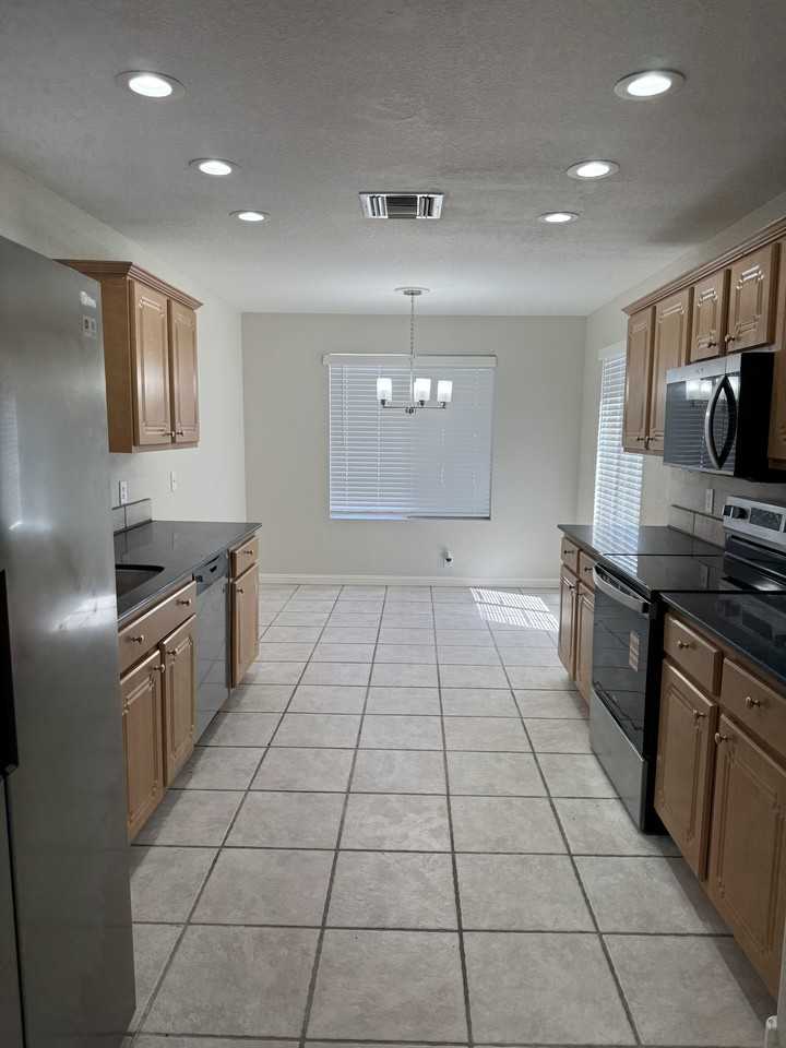 8565 W Tuckey Ln - Photo 2 of 25