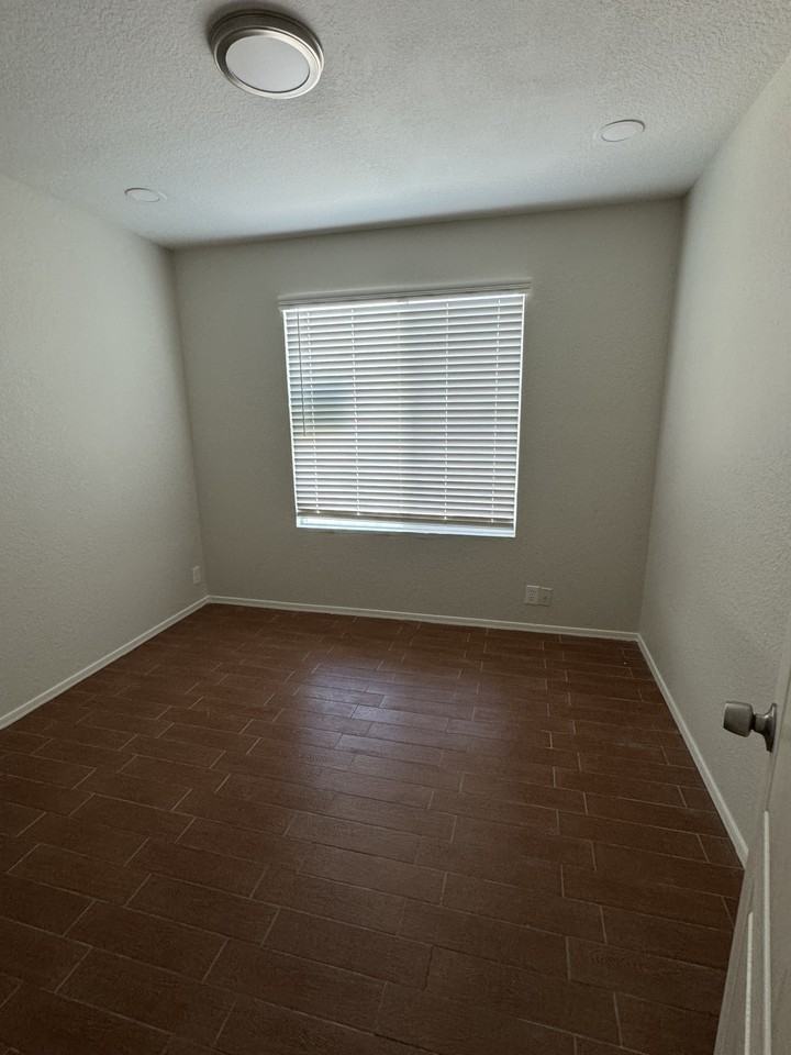 8565 W Tuckey Ln - Photo 6 of 25