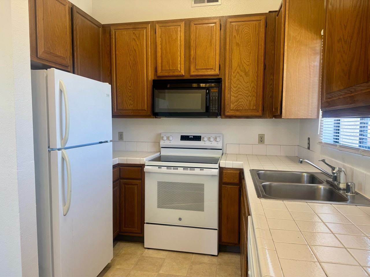 4576 Hawley Blvd #8 - Photo 4 of 13