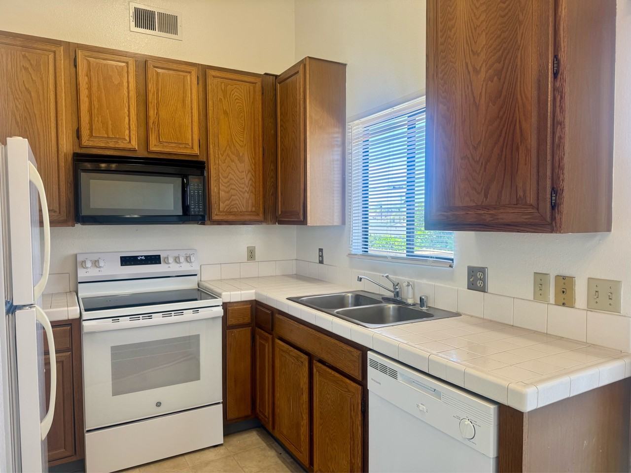 4576 Hawley Blvd #8 - Photo 5 of 13