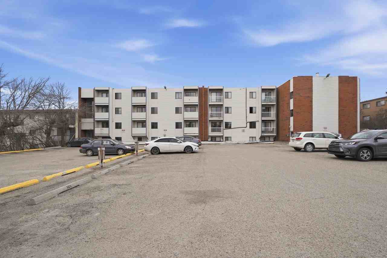 Charmarine East & West - Photo 6 of 6