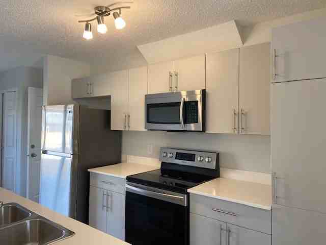 2101 Graydon Hill Crescent SW - Photo 5 of 17