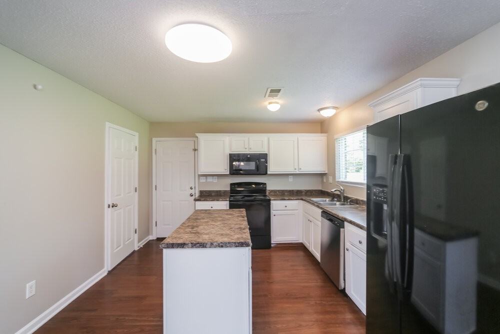 10108 Nolton Cir - Photo 7 of 17