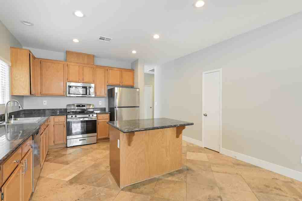 11682 Autunno St - Photo 7 of 16