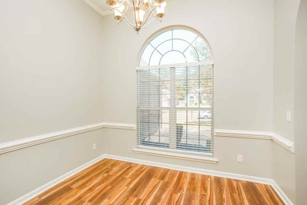 8911 Oak Grove Blvd - Photo 5 of 16