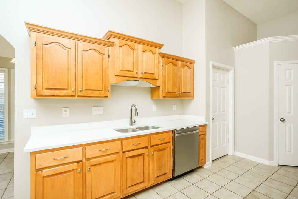 8911 Oak Grove Blvd - Photo 7 of 16