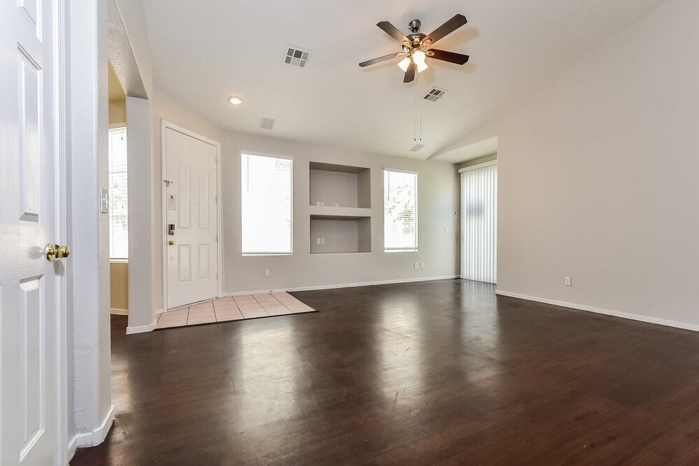 2520 Bahama Point Ave - Photo 4 of 16