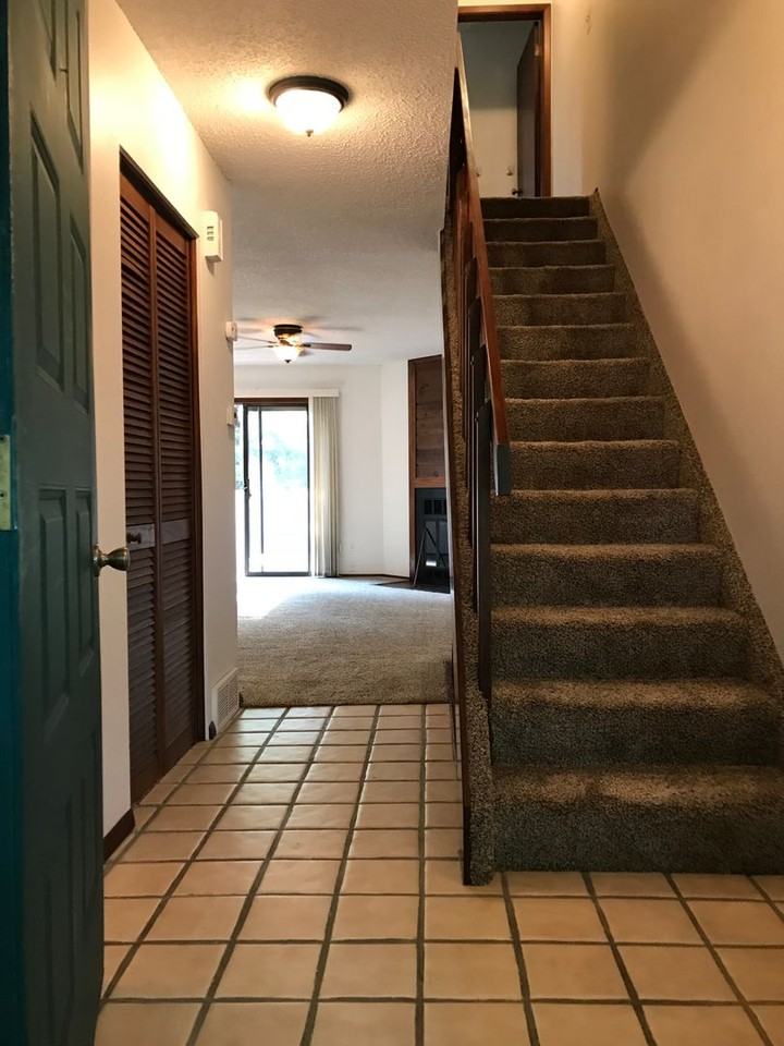 1513 Seneca Cir - Photo 3 of 21