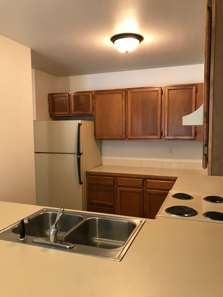 1513 Seneca Cir - Photo 6 of 21