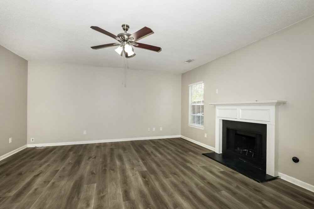 936 Brisley Cir - Photo 4 of 17