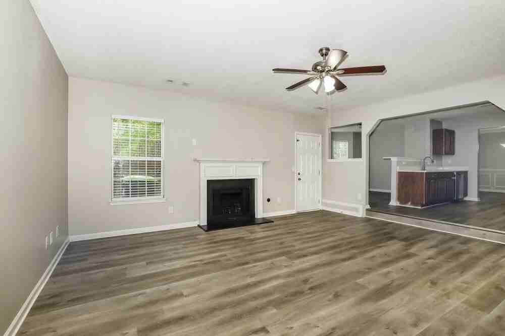 936 Brisley Cir - Photo 5 of 17