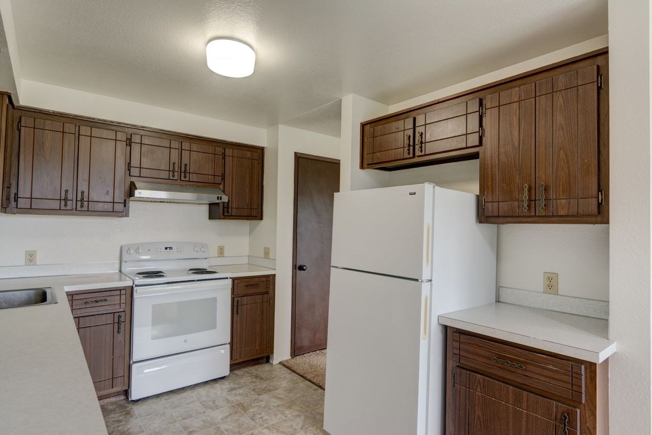 304 N. Main St - Photo 2 of 25