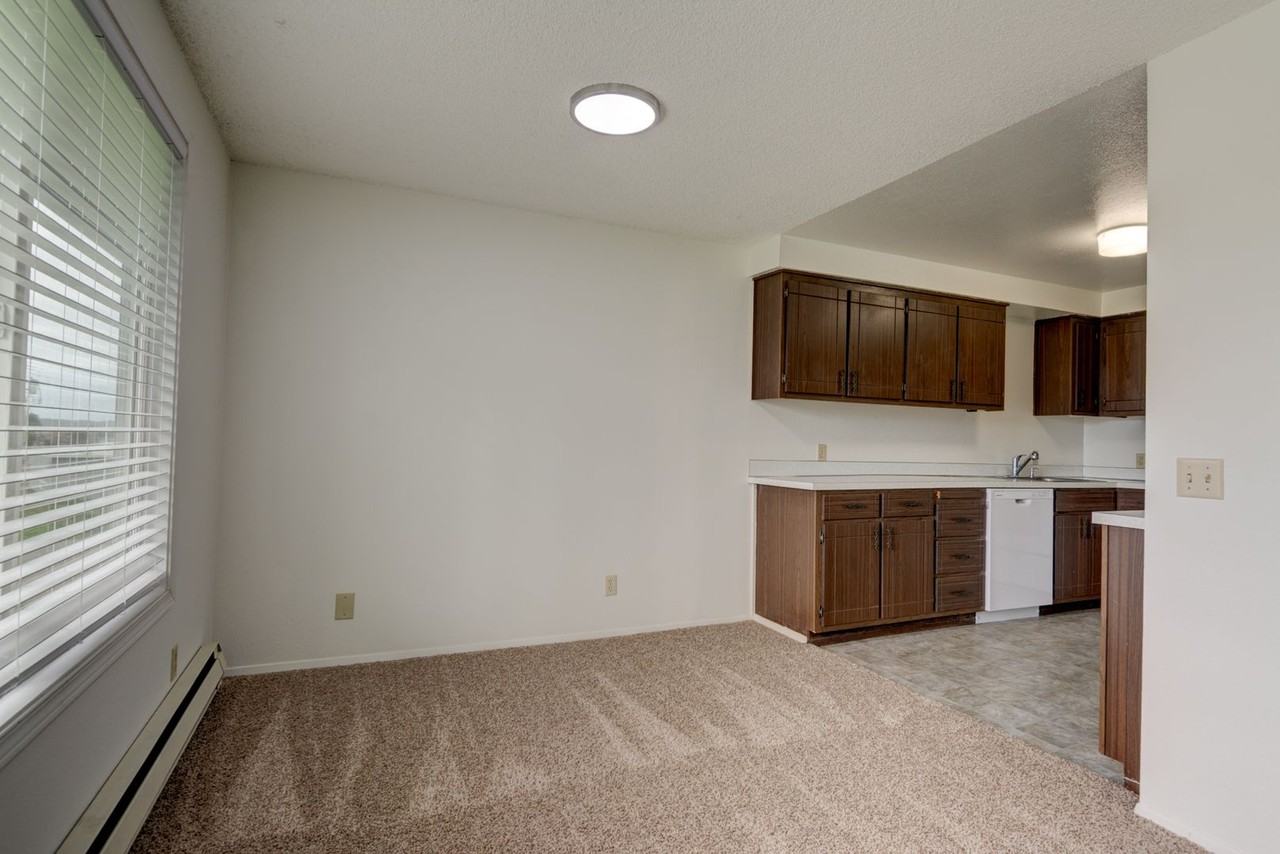 304 N. Main St - Photo 4 of 25
