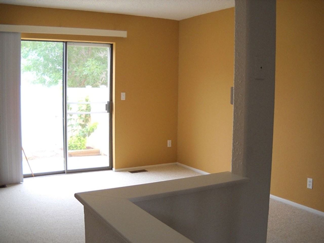 1300 Vesta Cir - Photo 4 of 11