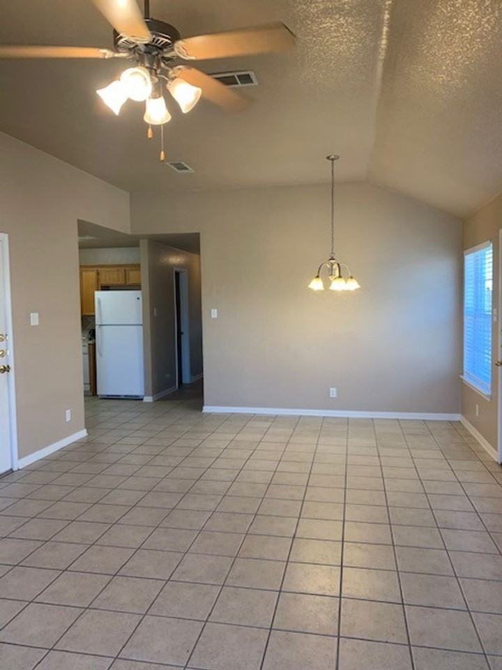 4904 Heather Ln Apt B - Photo 3 of 10
