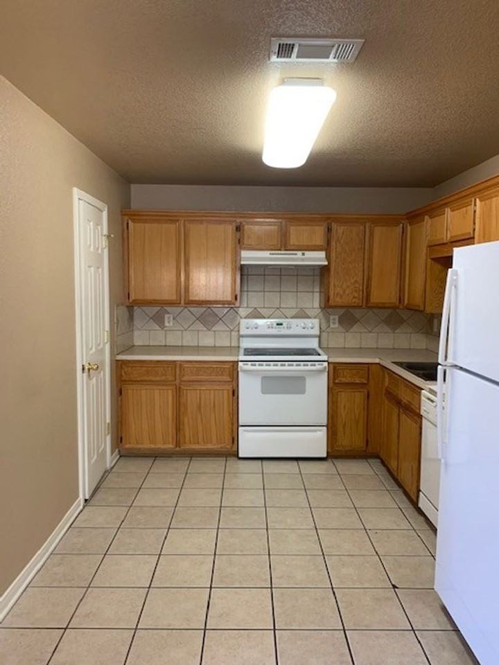 4904 Heather Ln Apt B - Photo 4 of 10