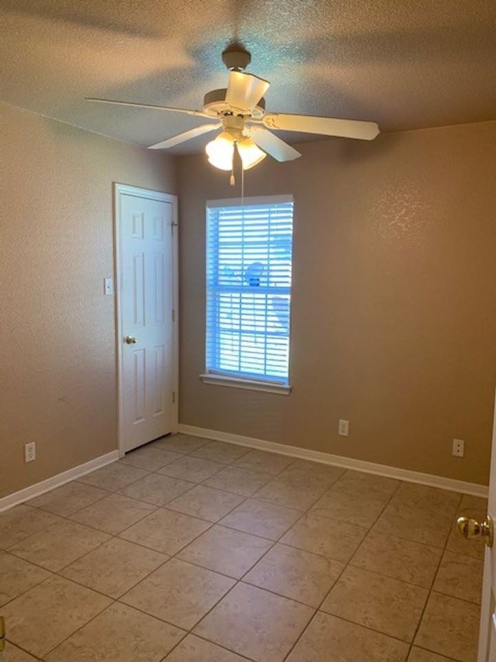 4904 Heather Ln Apt B - Photo 5 of 10