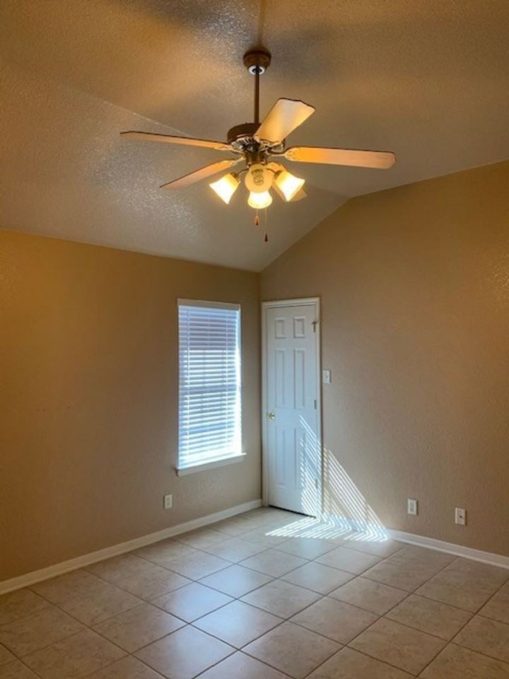 4904 Heather Ln Apt B - Photo 7 of 10
