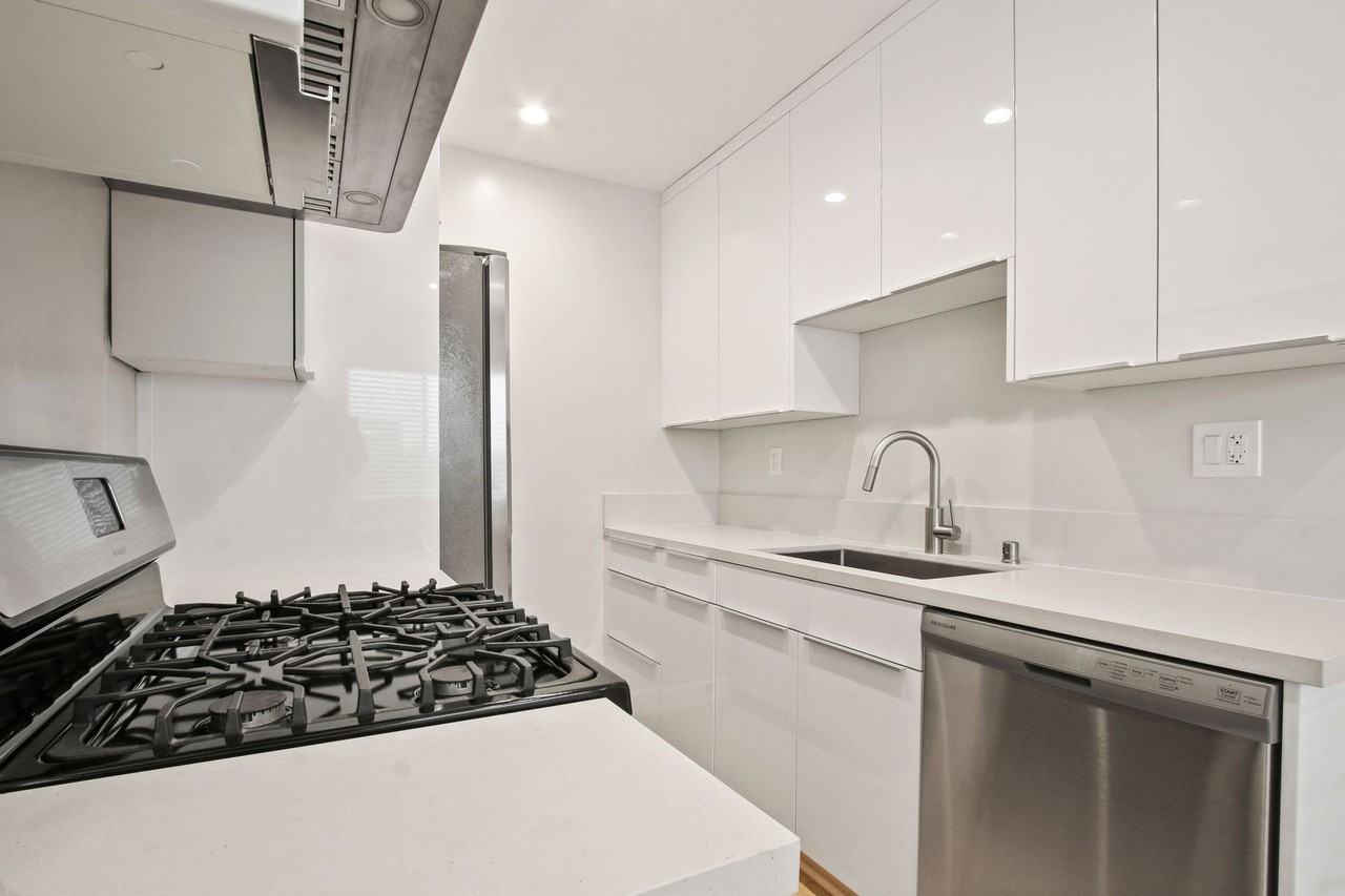 1451 Franklin St in Santa Monica!  Steps to SM Blvd and near the Water Garden. - Photo 2 of 5