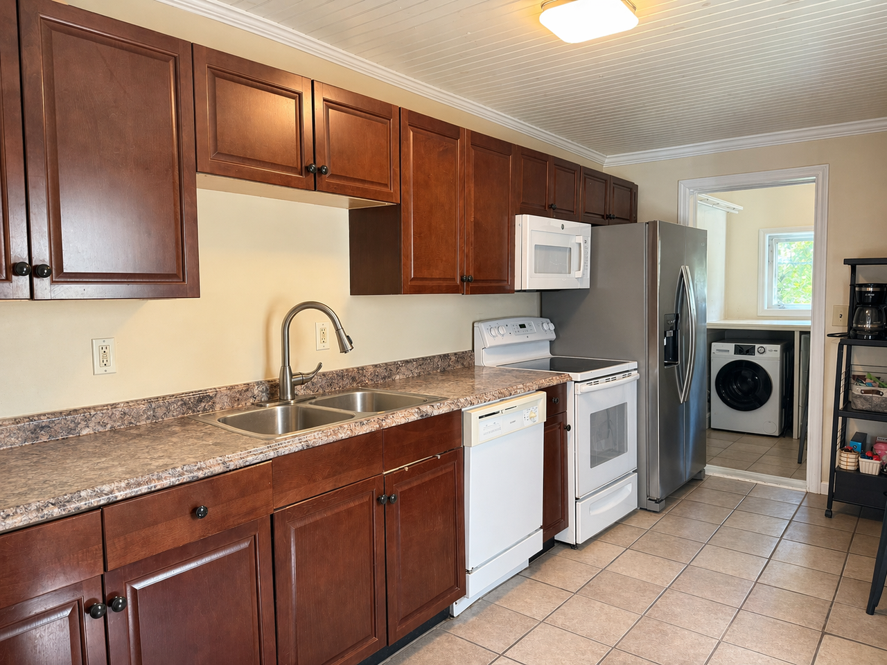 530 1/2 E Fulton St - Photo 2 of 18