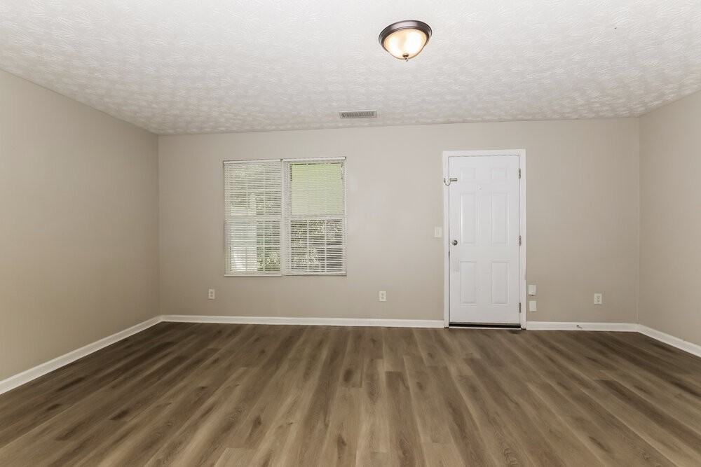 1902 Grove Way - Photo 4 of 17