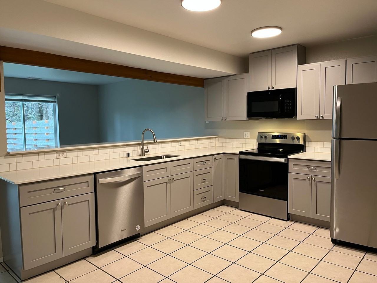 2904 Lincoln St - Photo 4 of 21