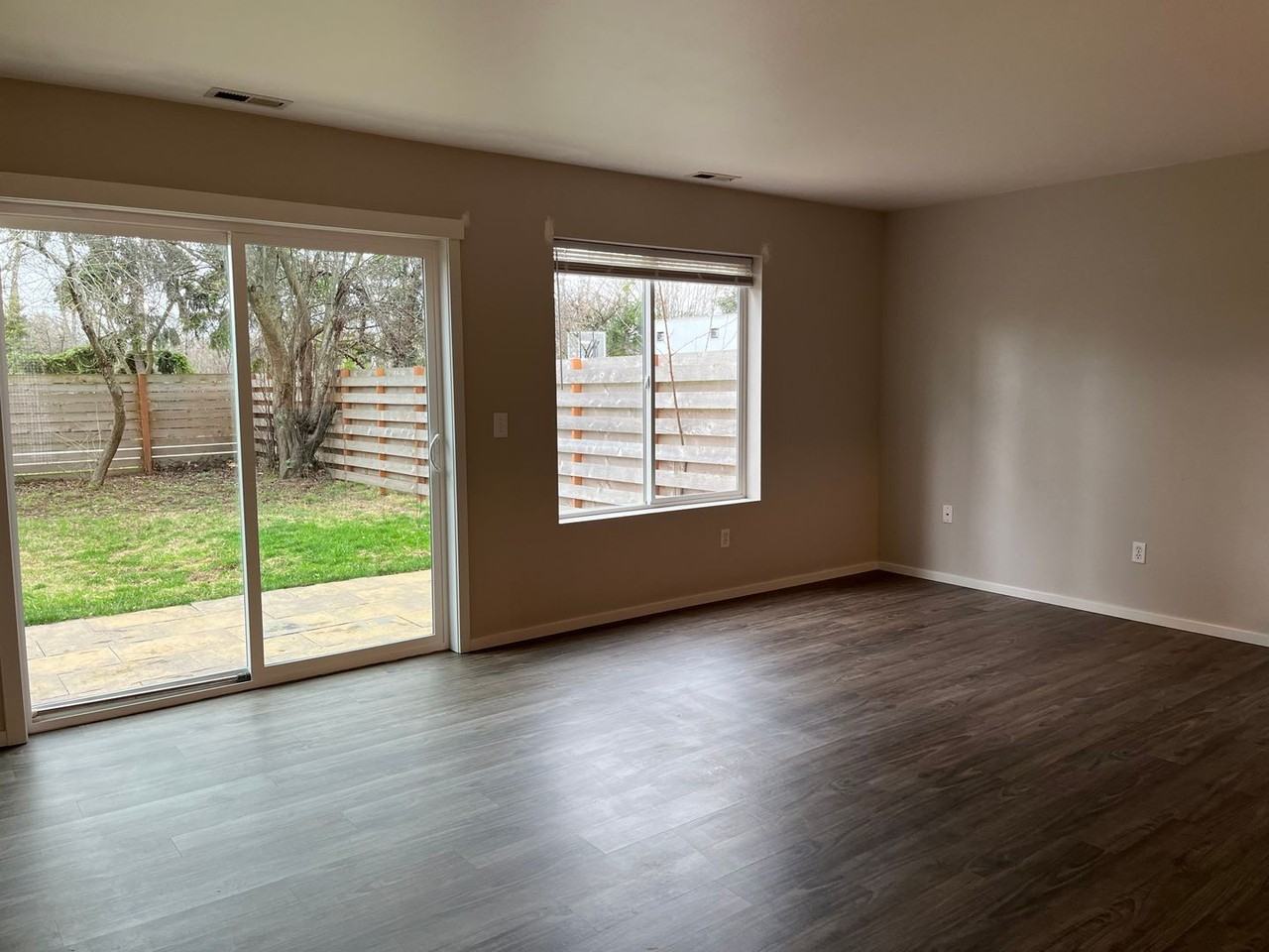 2904 Lincoln St - Photo 5 of 21