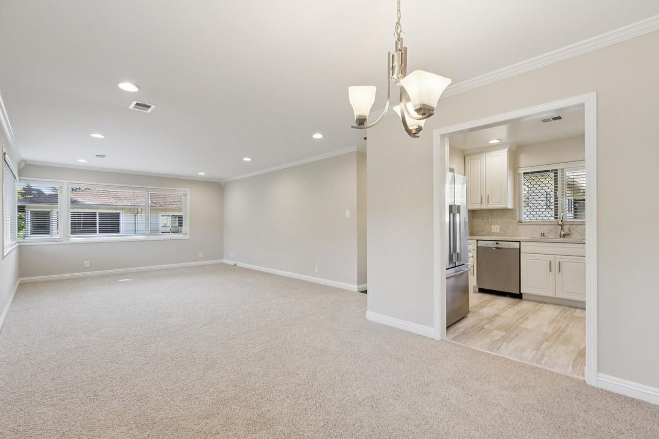 854 University Ave - Photo 7 of 13