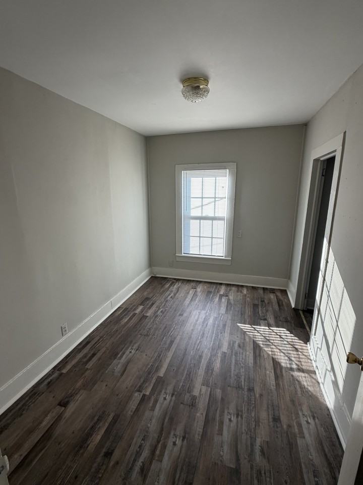 604 E Church St #1 - Photo 5 of 8