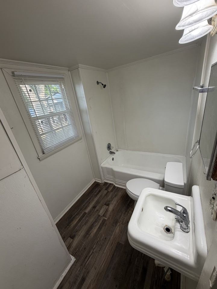 604 E Church St #1 - Photo 7 of 8